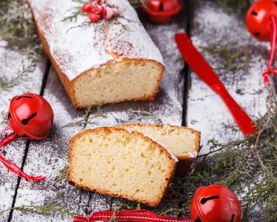 decorating-a-bundt-cake-for-christmas-cake-karma